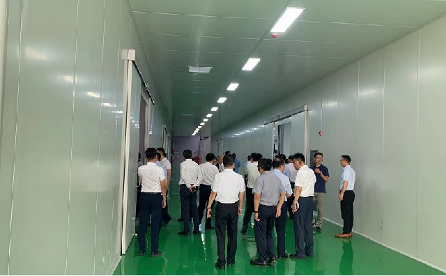 ������ί���������I��һ���W�R��˾�^Ħ����